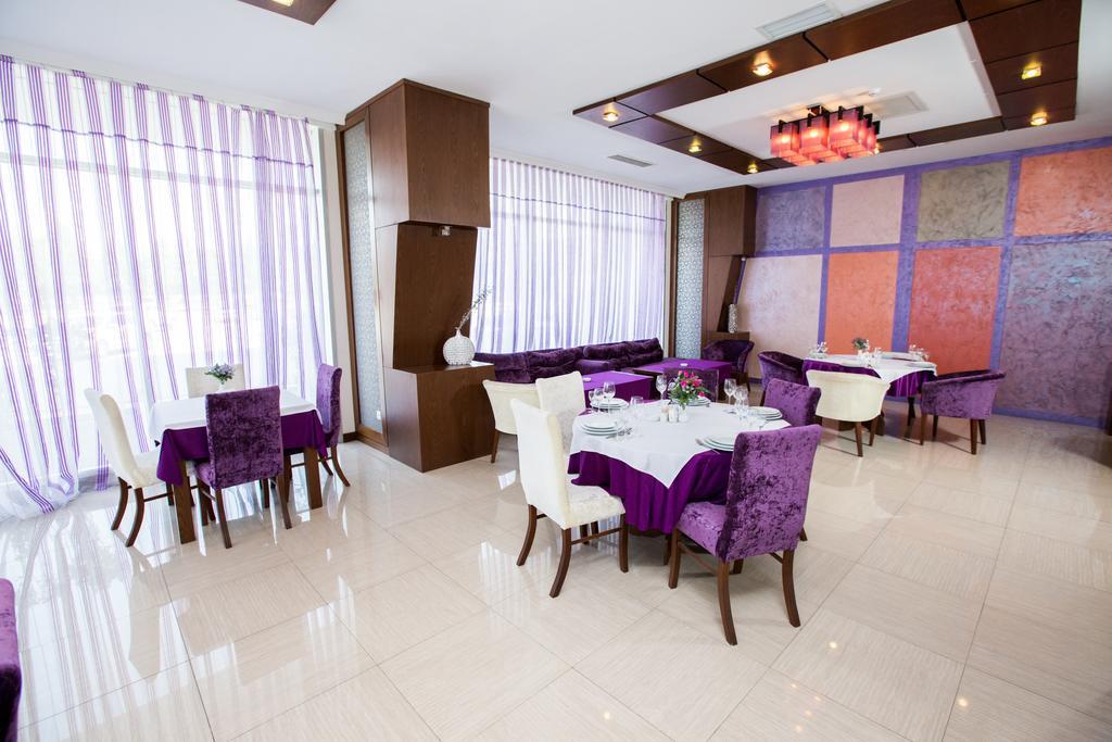 فندق Caspian Business & 5*